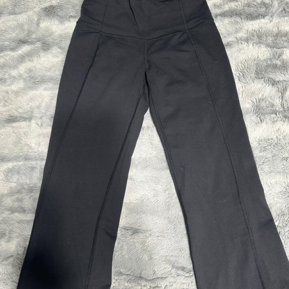 Lululemon Black Performance Capri Leggings - Yoga and Workout Essential
